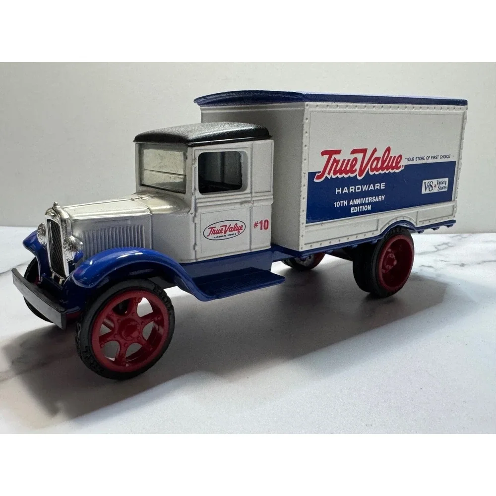 ERTL 1931 Hawkeye True Value Delivery Truck Bank + key 1:34 10th Anniversary